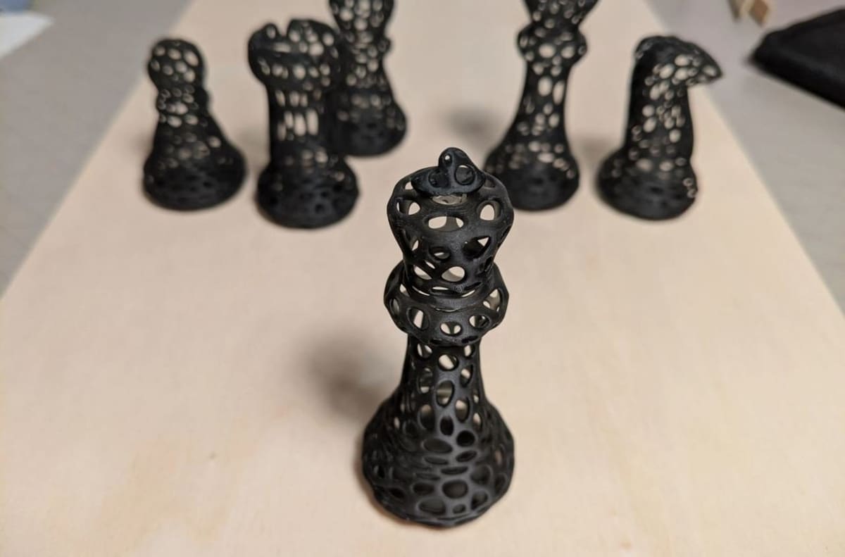 This ornate design uses a Voronoi structure