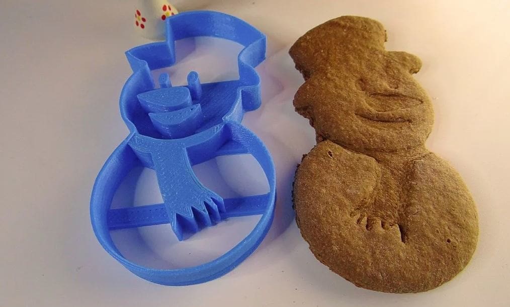 The designer of this snowman model recommends printing this cookie cutter in PETG