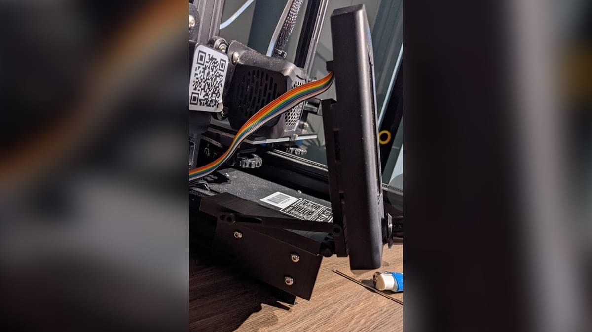 Imagen de Mejoras Creality Ender 3 (V2/Pro/Max): Soporte para pantalla ajustable