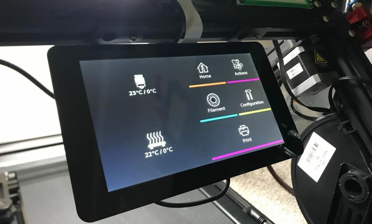 OctoScreen offers a colorful interface with many features