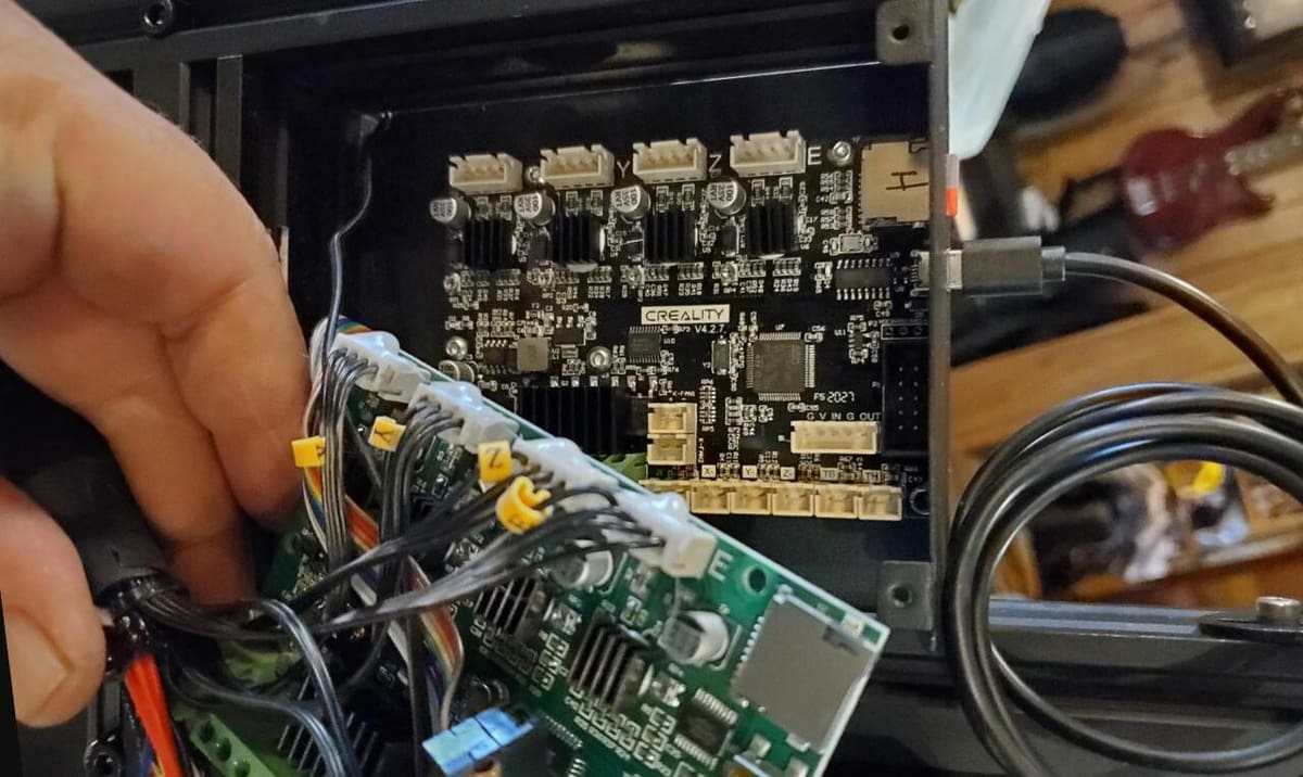 If you upgraded to the V4.2.7 mainboard, the pinout numbers are inverted