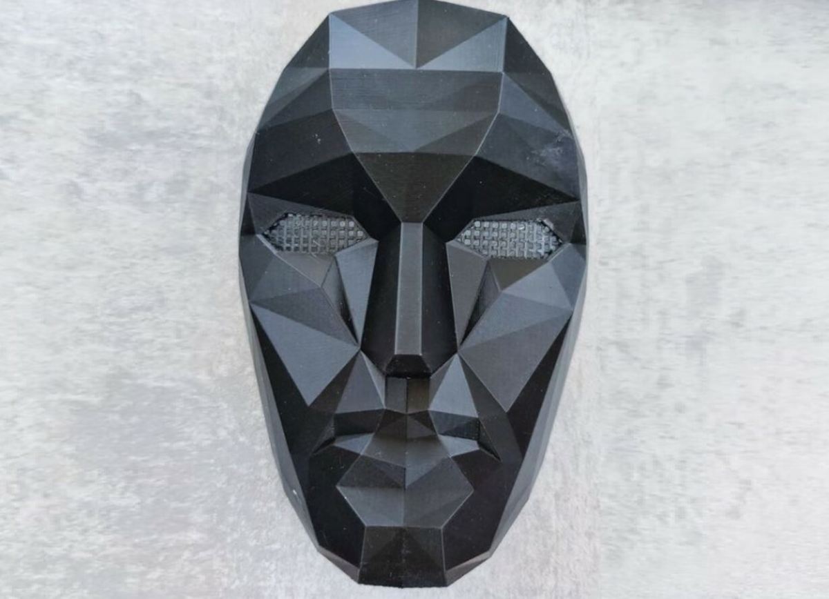 Who will be wearing this mask?