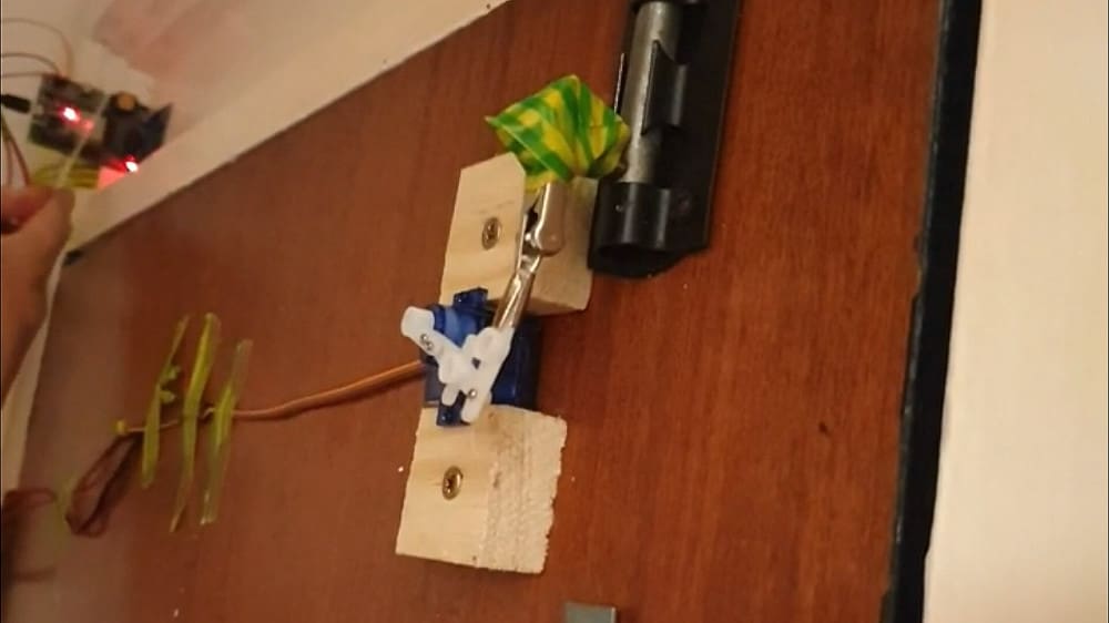 Photo de Projet Arduino: Serrure de porte sans contact