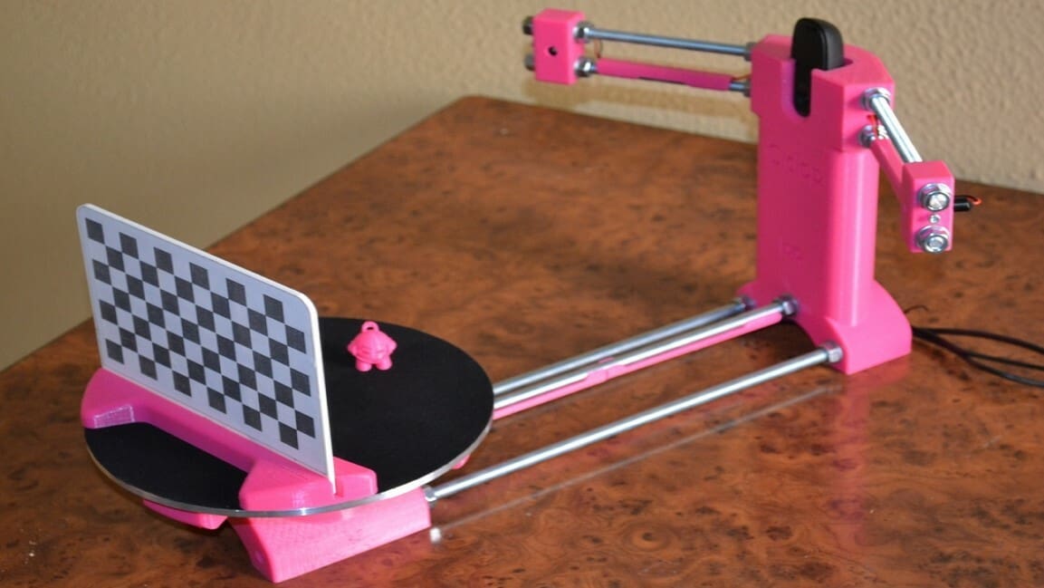 The BQ Ciclop is scanning 3D Hubs Marvin