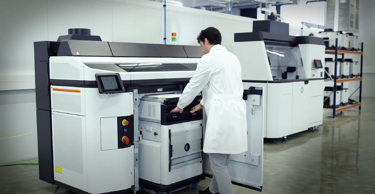 Unloading materials from the HP Jet Fusion 5200 build unit
