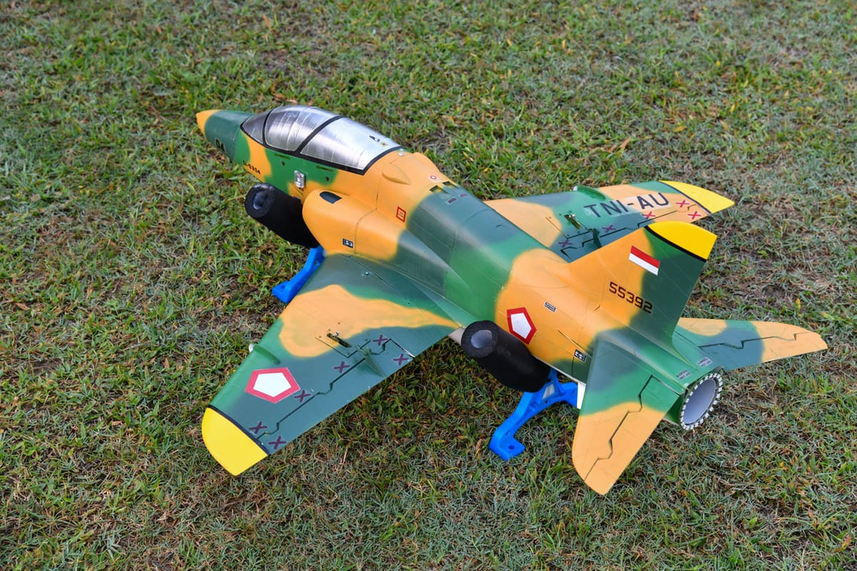 Camouflage as fine art on the Owlplane BAE Hawk T1