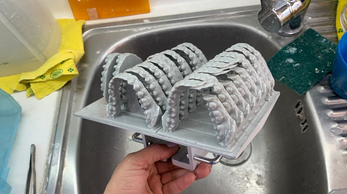 Like its standard counterpart, water-washable resin cannot be washed in a sink
