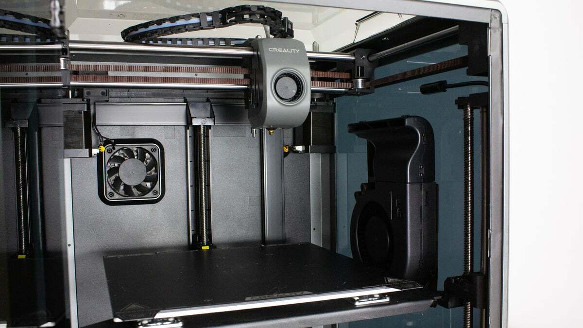 The K1 sports a somewhat typical 220 x 220 x 250 mm chamber