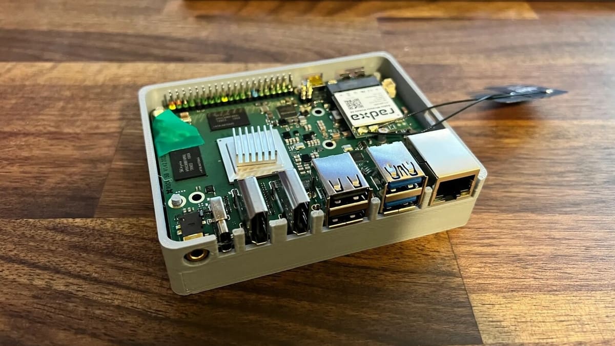 The vertical HDMI ports on the Rock 5 make it possible to fit all the I/O on one side