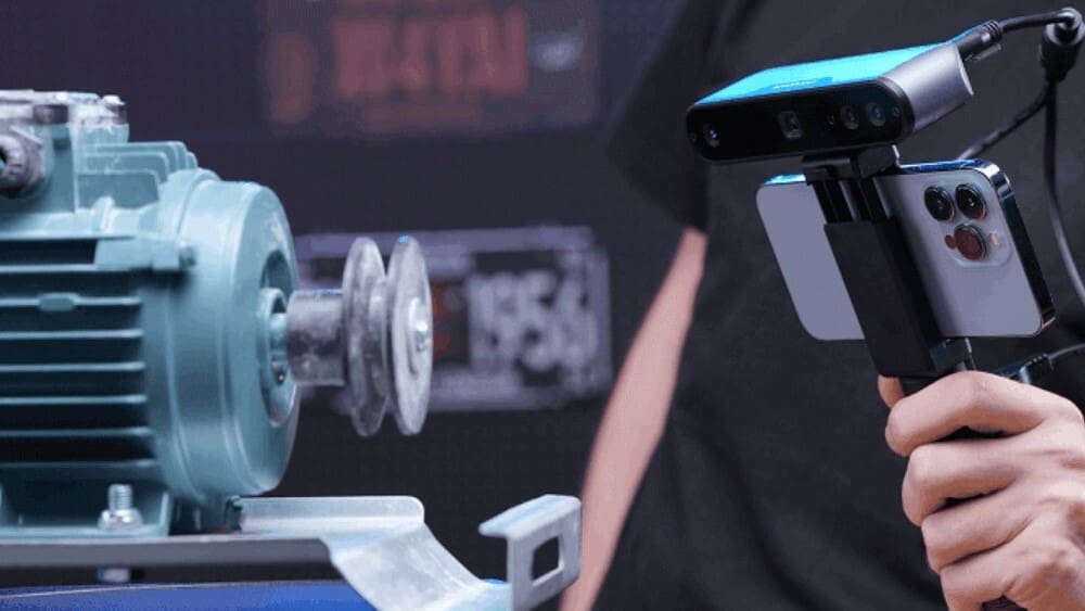 Keep the scanner and your smartphone together to easily monitor the scanning process