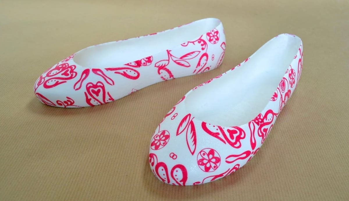 Film hydro dipping consists in transferring pre-printed patterns to the objects