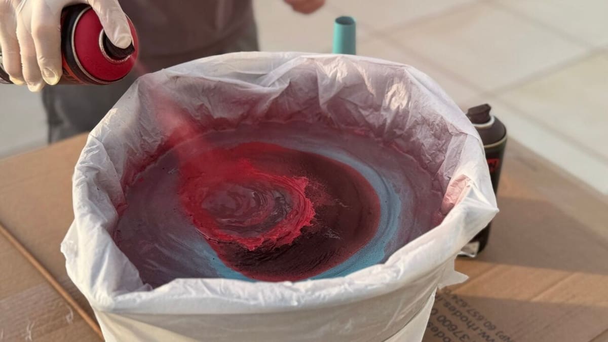 Apply the paint to the water in quick bursts