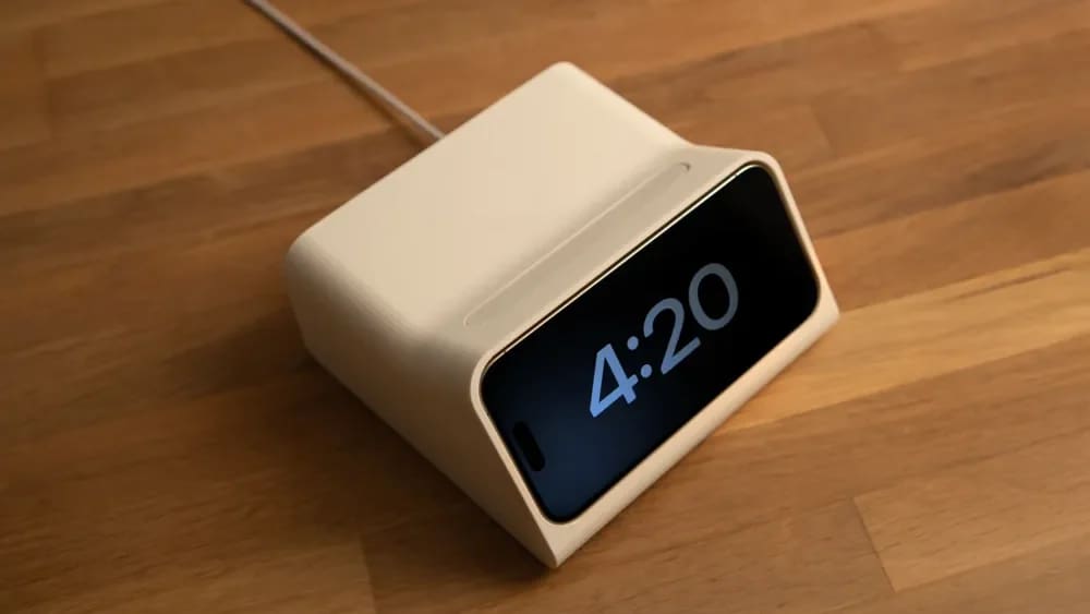 Image of Vintage Apple Mac Prints: iPhone Standby Mode Dock