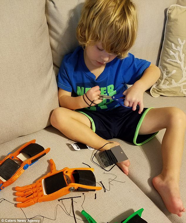 Boy Helps 3d Print Prosthetic Hands For Other Children All3dp