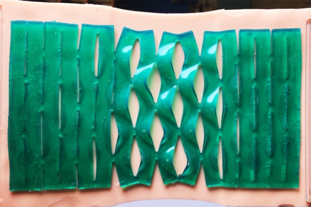 Bandages that Stay on Your Joints Thanks to 3D Printing and Kirigami | All3DP