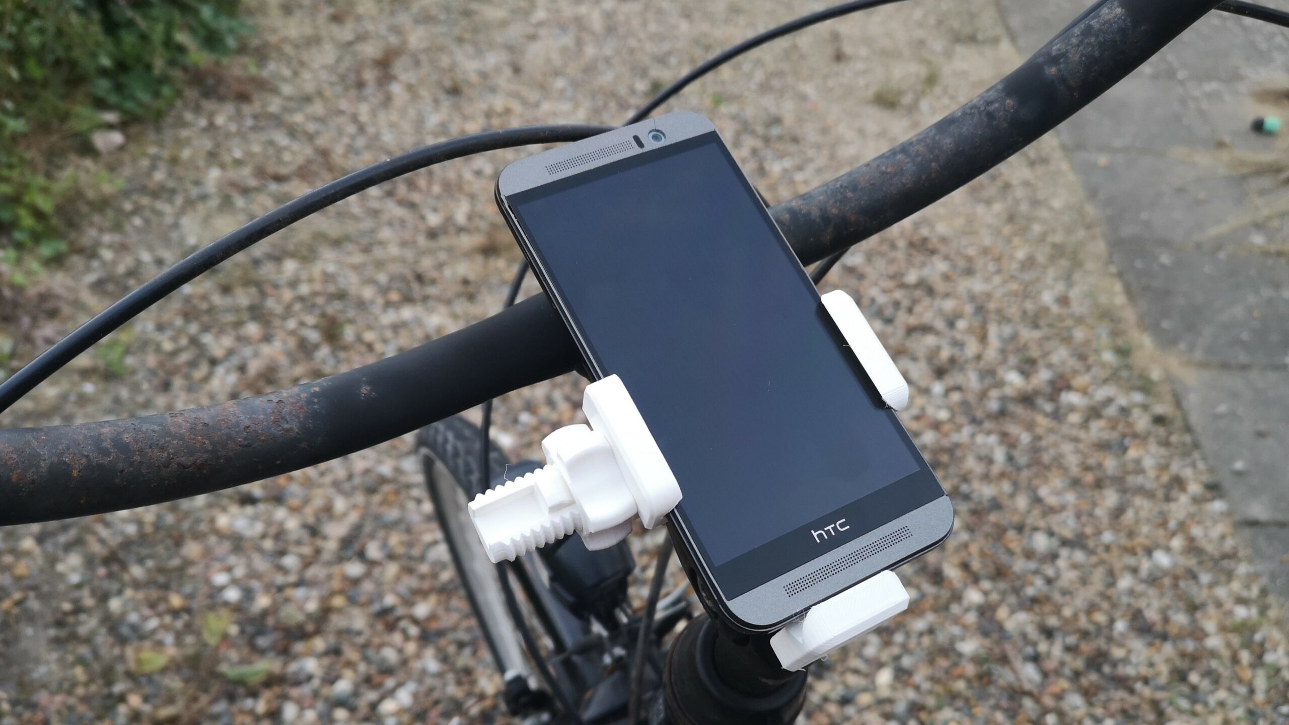 Quad Lock compatible bike mount  moving from my old bike to an E-Bike I  found that the Quad Lock handlebar mount did not fit well, so 3D printing  to the rescue